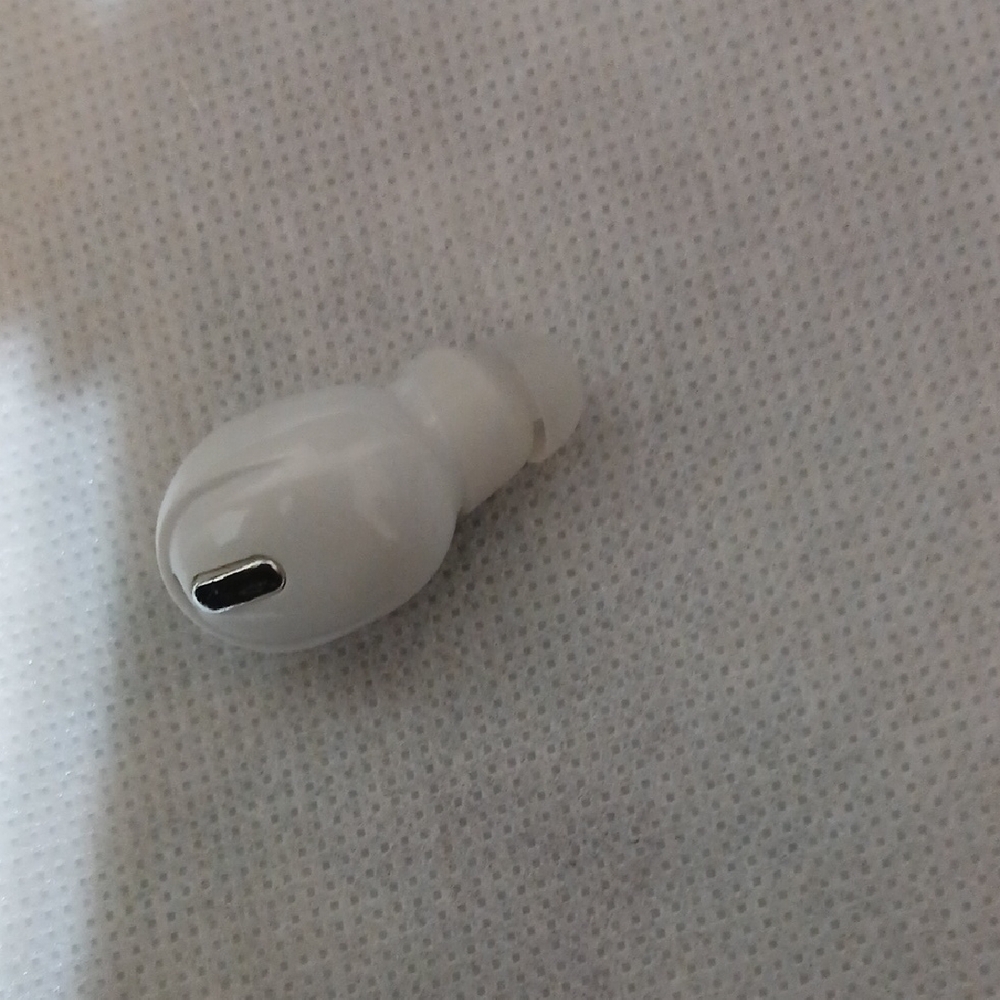 Wireless White Earbud